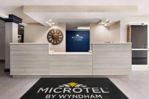 Microtel Inn & Suites by Wyndham Florence/Cincinnati Airpo में दिखाया गया कोई प्रमाणपत्र, अवॉर्ड, हस्ताक्षर या कोई दूसरा दस्तावेज़