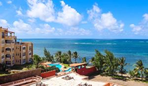 vista sull'oceano da un resort di Ocean View Apartment D7 a Mombasa