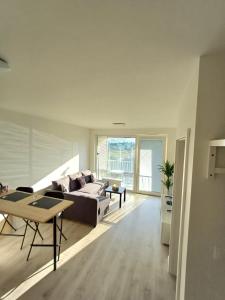 A seating area at New apartment 5 minutes by walk from the airport with free garage parking