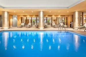 Бассейн в Melia Madrid Princesa или поблизости