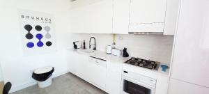 Dapur atau dapur kecil di Figueira Penthouse by the Marina