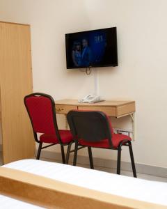 A television and/or entertainment centre at Ubuntu Palace Hotel Kampala