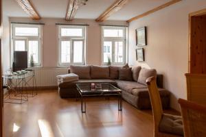 a living room with a couch and a coffee table at Café Burgstraße in Wernigerode