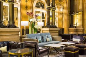 A seating area at Hilton Paris Opera