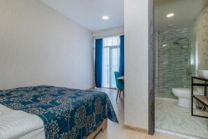 מיטה או מיטות בחדר ב-Vita Gardenia Hotel Tskaltubo