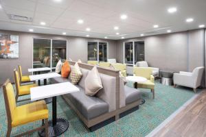 Un lugar para sentarse en Homewood Suites by Hilton Albuquerque-Journal Center