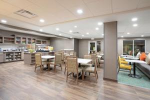 Un restaurant u otro lugar para comer en Homewood Suites by Hilton Albuquerque-Journal Center