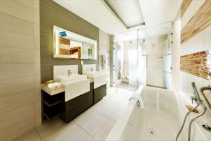 Kupatilo u objektu DoubleTree by Hilton Cape Town Upper Eastside