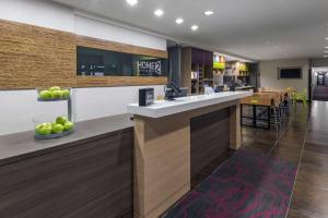 A kitchen or kitchenette at Home2 Suites by Hilton Kingman