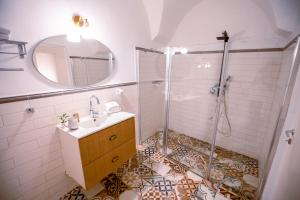 Vonios kambarys apgyvendinimo įstaigoje Maim Haim Tzfat - Boutique Suites Prime location Old City Tzfat