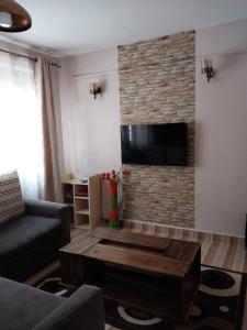 Телевизия и/или развлекателен център в Nam's Furnished Apartment