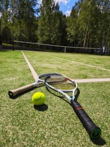 Tennis eller squash på eller i nærheten av Pirties Spa namas