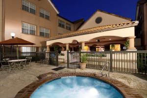 Bazén v ubytování Homewood Suites by Hilton Houston-Woodlands-Shenandoah nebo v jeho okolí