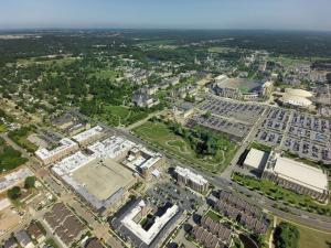 Apgyvendinimo įstaigos Embassy Suites by Hilton South Bend vaizdas iš viršaus