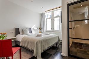 Posteľ alebo postele v izbe v ubytovaní B&B Gracht 62