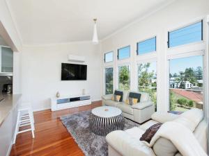 A television and/or entertainment centre at Beachside Haven - Your Perfect Oasis Home