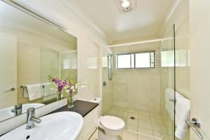 A bathroom at Beachside Haven - Your Perfect Oasis Home