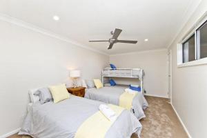 A bed or beds in a room at Beachside Haven - Your Perfect Oasis Home