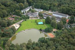 The swimming pool at or close to Fletcher Hotel Restaurant Doorwerth - Arnhem