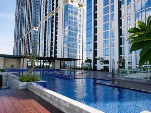 Kolam renang di atau dekat dengan Amazing view 2 bedrooms new apartment