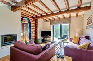 Uma TV ou centro de entretenimento em Chalet 2 chambres "The Escape Chalet" by FineNest