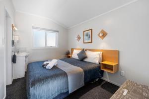 Кровать или кровати в номере Central Inn Taupo