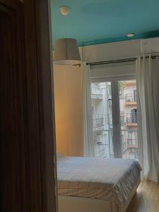 Giường trong phòng chung tại Dream Central Appartment