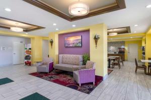 Seating area sa Quality Inn & Suites Carlsbad Caverns Area