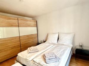 Säng eller sängar i ett rum på Gemütliche Wohnung mit Balkon in Schönefeld