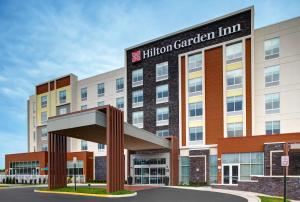 een weergave van de buitenkant van een hotelherberg bij Hilton Garden Inn Manassas in Manassas