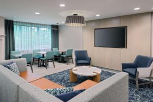 Телевизия и/или развлекателен център в Hampton Inn Hartford Airport