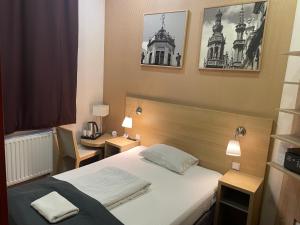 Giường trong phòng chung tại Budapest Citi Guesthouse - self check in