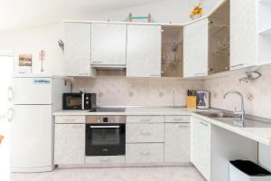 A kitchen or kitchenette at Apartments Vanesa