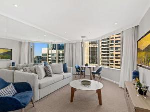 Predel za sedenje v nastanitvi The Sebel Quay West Suites Sydney