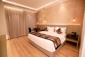 Regenta Place Amritsar by Royal Orchid Hotels Limited 객실 침대