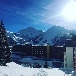 a building in the snow with mountains in the background at Condominio - Guglielmo Tell in Sestriere