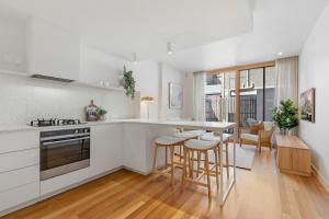 A kitchen or kitchenette at Stylish 2-bed Victorian Terrace in Carlton