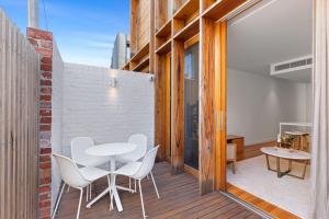 A balcony or terrace at Stylish 2-bed Victorian Terrace in Carlton