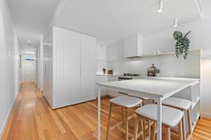 A kitchen or kitchenette at Stylish 2-bed Victorian Terrace in Carlton