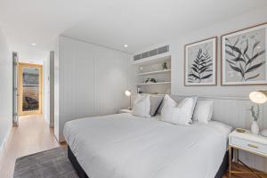 A bed or beds in a room at Stylish 2-bed Victorian Terrace in Carlton