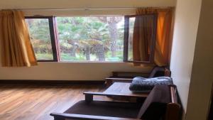 A seating area at Hostal Huacachina Sunset