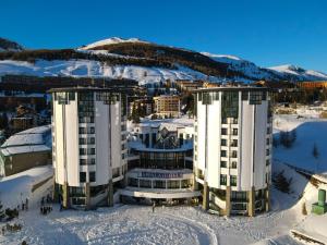 an aerial view of a hotel in the snow at Hotel Club Uappala Sestriere in Sestriere