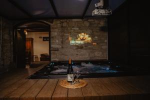 Fotografia z galérie ubytovania The Stonehouse Suites with Private Bath Spas v Lemesos