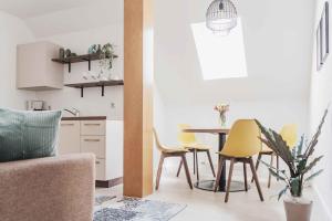 a kitchen and dining room with a table and chairs at Villa Thermale in Unterlamm