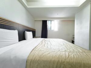 Tempat tidur dalam kamar di Guide Hotel Taoyuan Fuxing