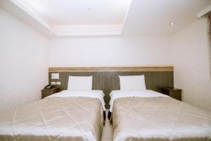 Tempat tidur dalam kamar di Guide Hotel Taoyuan Fuxing