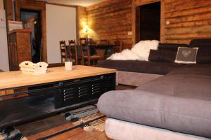 A seating area at Alpina Lodge Chalet By Valdiski