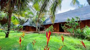 Taman di luar Me Bungalow Beach Resort