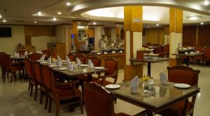 מסעדה או מקום אחר לאכול בו ב-Fortune Park Galaxy, Vapi - Member ITC Hotels' Group