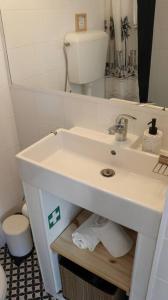 Casa Vento Budens tesisinde bir banyo